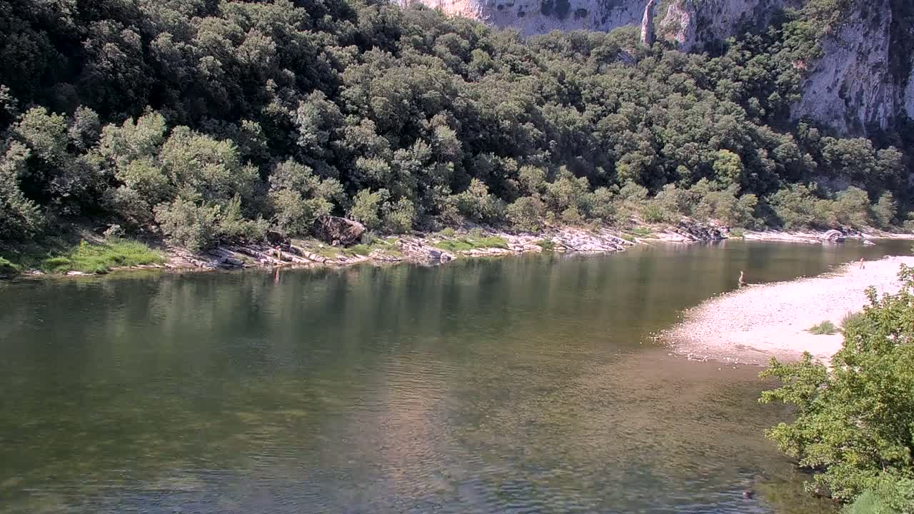 Vallon Pont d'Arc, Gorges de l'Ardèche (Ardeche River & Rafting) Live Cam - Largentière, Ardeche, Auvergne-Rhône-Alpes, France