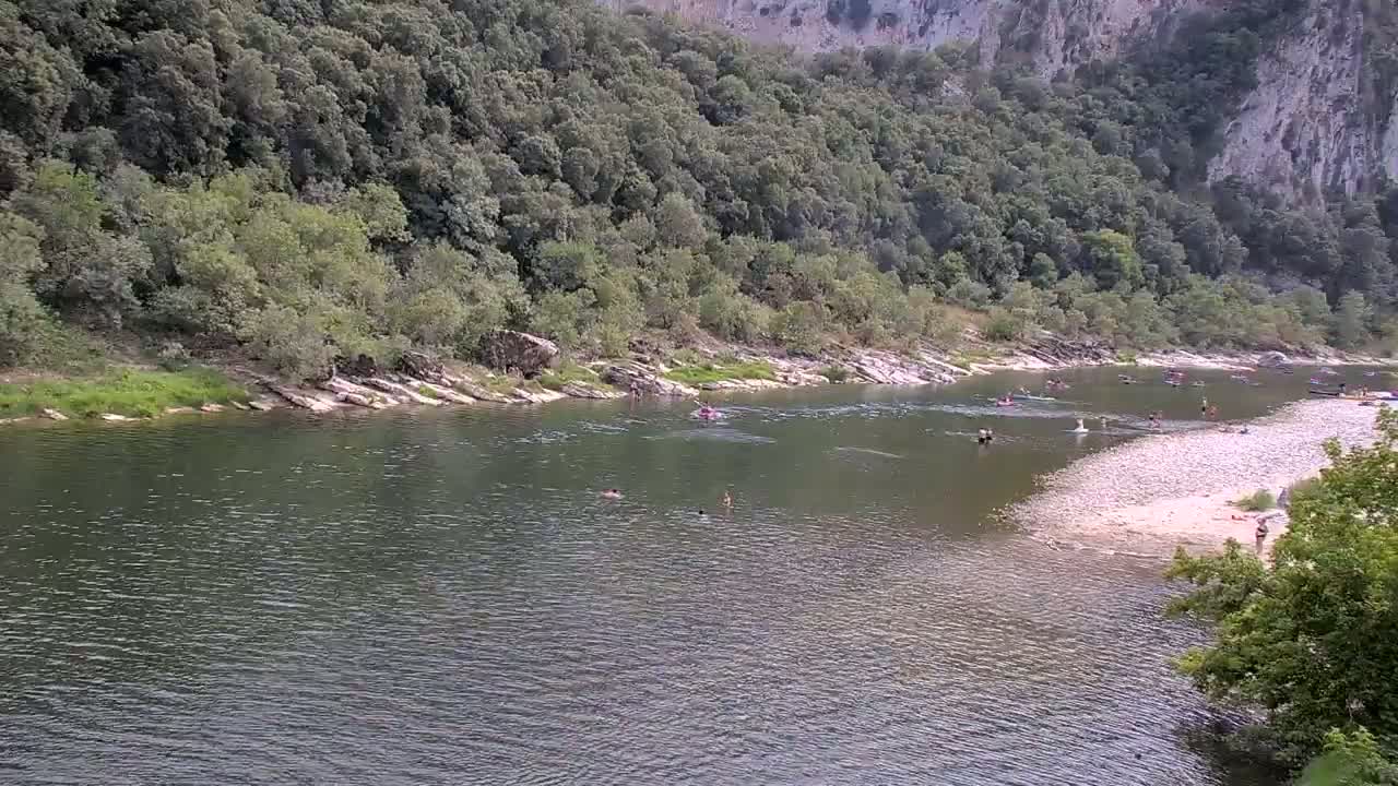 Vallon Pont d'Arc, Gorges de l'Ardèche (Ardeche River & Rafting) Live Cam - Largentière, Ardeche, Auvergne-Rhône-Alpes, France