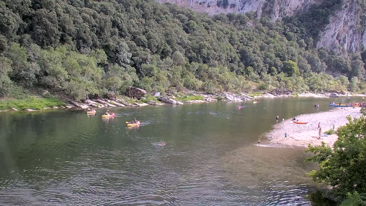 Vallon Pont d'Arc, Gorges de l'Ardèche (Ardeche River & Rafting) Live Cam - Largentière, Ardeche, Auvergne-Rhône-Alpes, France