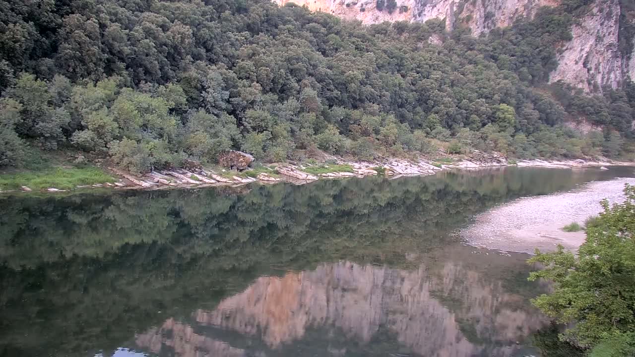 Vallon Pont d'Arc, Gorges de l'Ardèche (Ardeche River & Rafting) Live Cam - Largentière, Ardeche, Auvergne-Rhône-Alpes, France