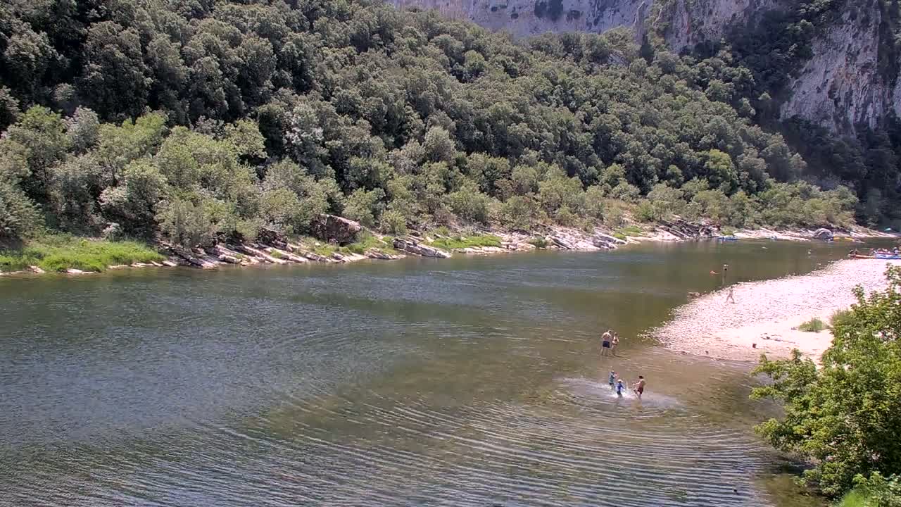 Vallon Pont d'Arc, Gorges de l'Ardèche (Ardeche River & Rafting) Live Cam - Largentière, Ardeche, Auvergne-Rhône-Alpes, France