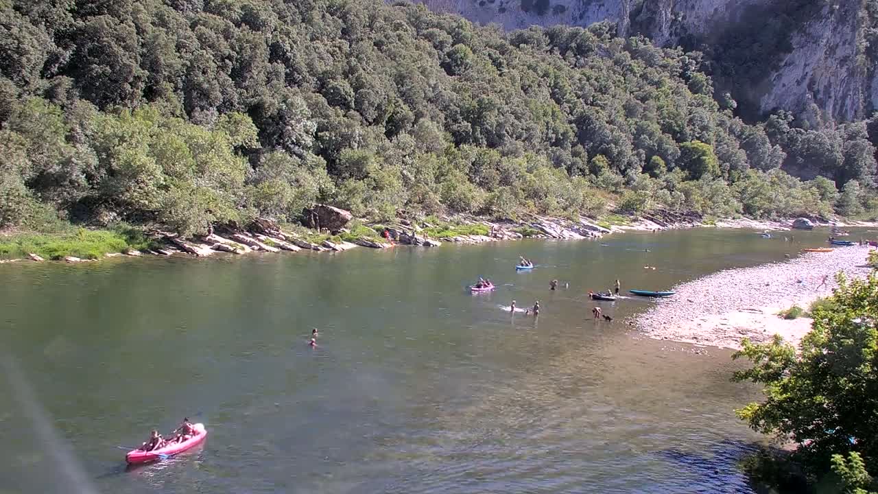 Vallon Pont d'Arc, Gorges de l'Ardèche (Ardeche River & Rafting) Live Cam - Largentière, Ardeche, Auvergne-Rhône-Alpes, France