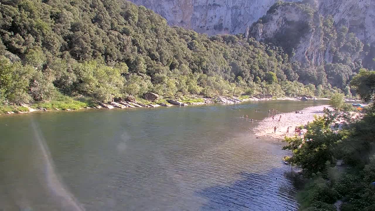 Vallon Pont d'Arc, Gorges de l'Ardèche (Ardeche River & Rafting) Live Cam - Largentière, Ardeche, Auvergne-Rhône-Alpes, France