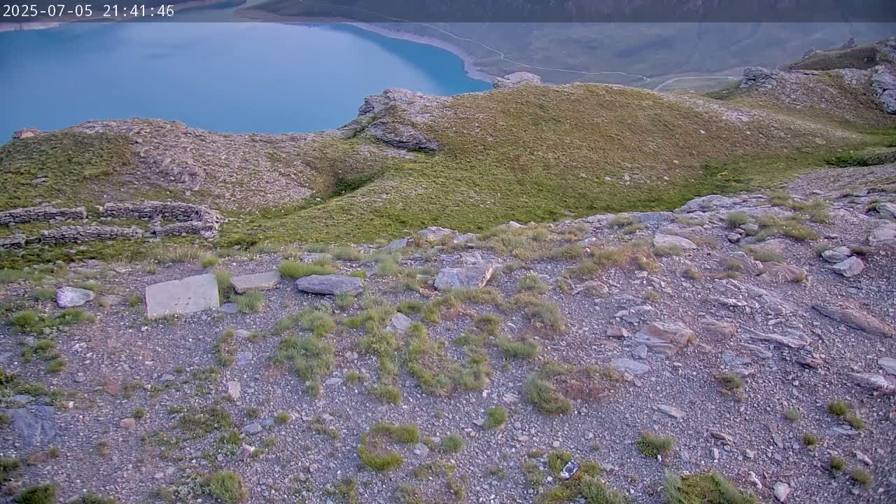 Val Cenis Village, Col de la Met Summit Pass & Lac du Mont-Cenis Lake Live Cam - Saint-Jean-de-Maurienne, Savoie, Auvergne-Rhône-Alpes, France