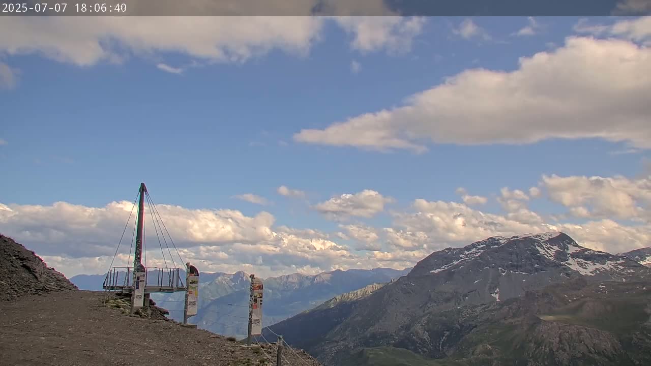 Val Cenis Village, Col de la Met Summit Pass & Lac du Mont-Cenis Lake Live Cam - Saint-Jean-de-Maurienne, Savoie, Auvergne-Rhône-Alpes, France