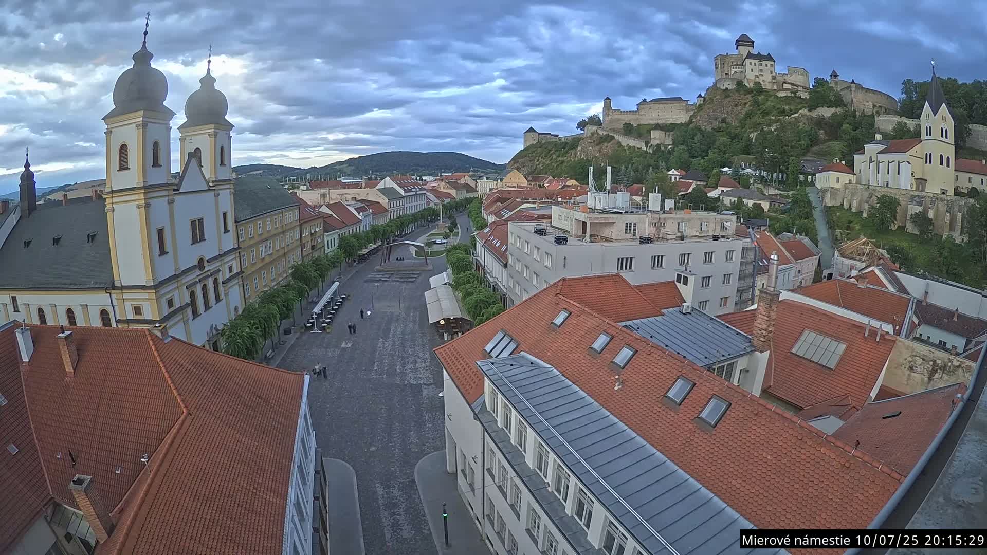 Trenčín, Piaristický kostol sv. Františka Xaverského Church & Trenciansky Hrad (Ttencin Castle) at Mierové námestie Square East View Live Cam - Trencin, Okres Trencin, Slovakia 