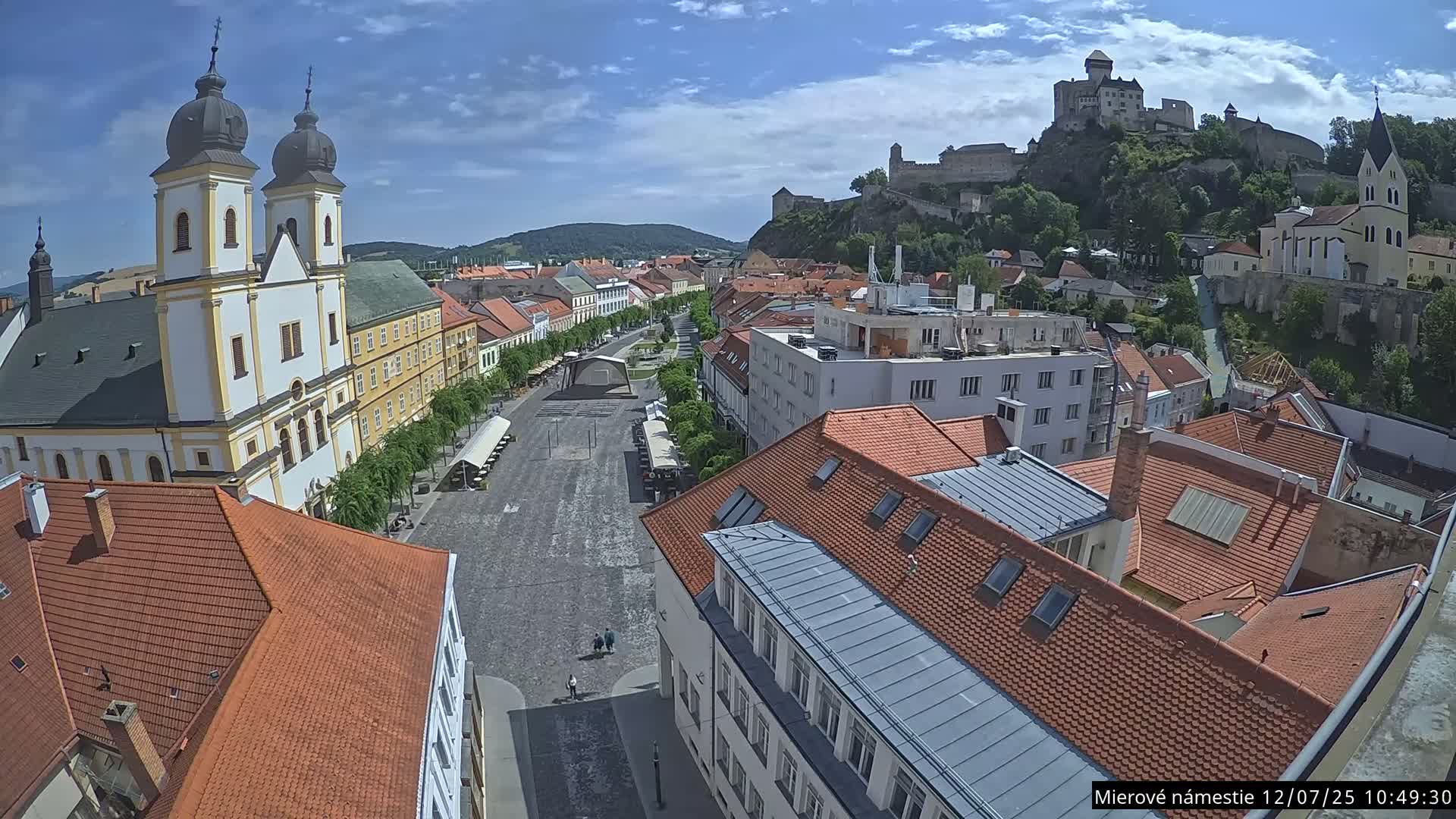Trenčín, Piaristický kostol sv. Františka Xaverského Church & Trenciansky Hrad (Ttencin Castle) at Mierové námestie Square East View Live Cam - Trencin, Okres Trencin, Slovakia 