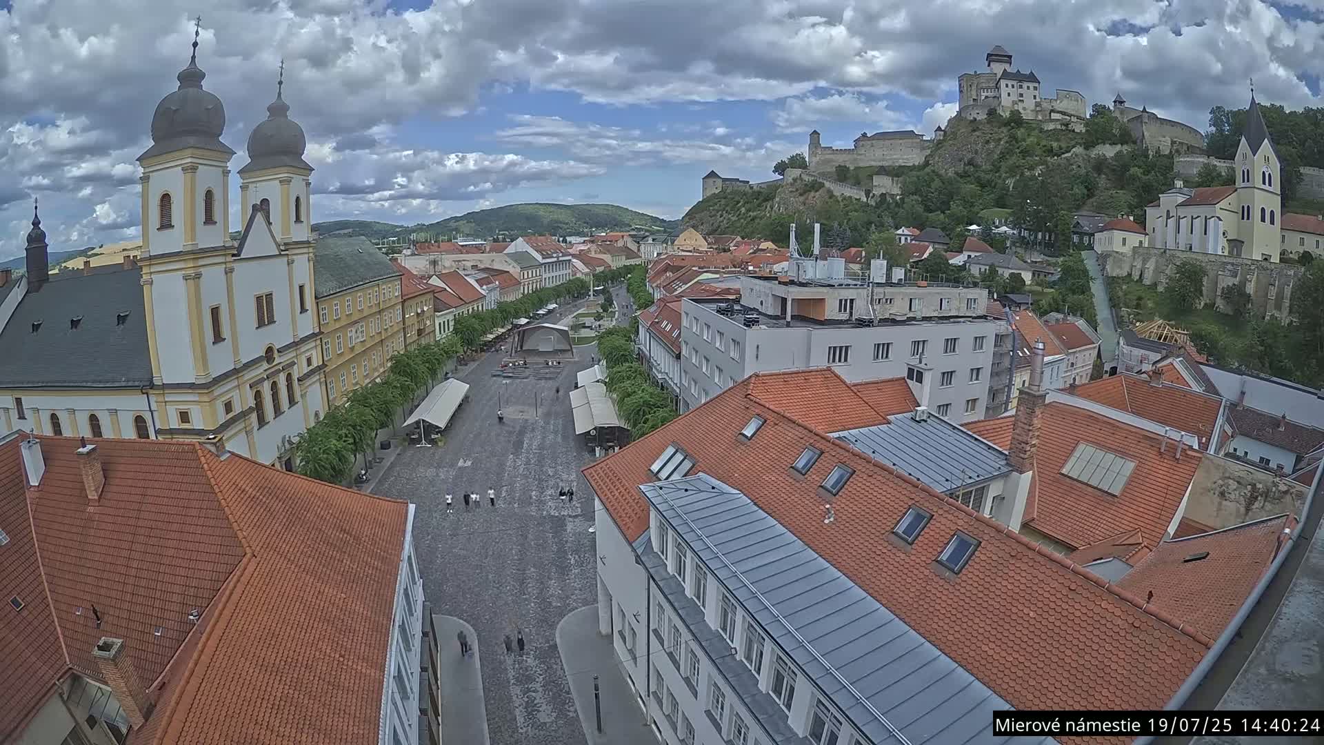 Trenčín, Piaristický kostol sv. Františka Xaverského Church & Trenciansky Hrad (Ttencin Castle) at Mierové námestie Square East View Live Cam - Trencin, Okres Trencin, Slovakia 