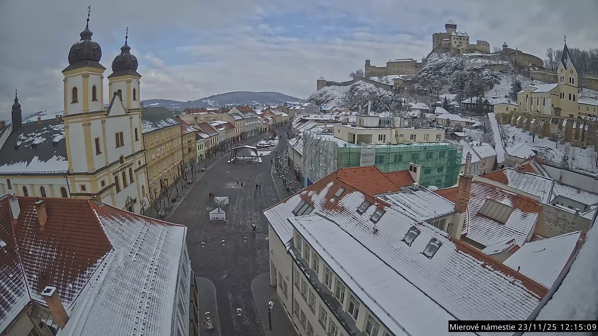 Trenčín, Piaristický kostol sv. Františka Xaverského Church & Trenciansky Hrad (Ttencin Castle) at Mierové námestie Square East View Live Cam - Trencin, Okres Trencin, Slovakia 