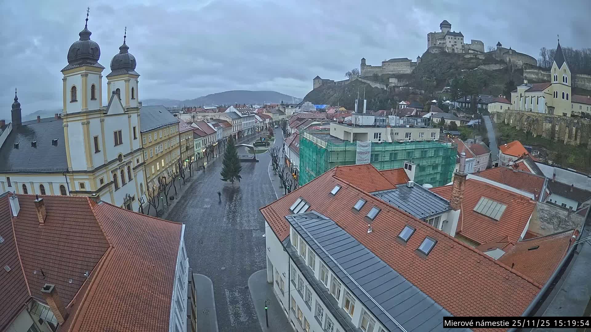 Trenčín, Piaristický kostol sv. Františka Xaverského Church & Trenciansky Hrad (Ttencin Castle) at Mierové námestie Square East View Live Cam - Trencin, Okres Trencin, Slovakia 