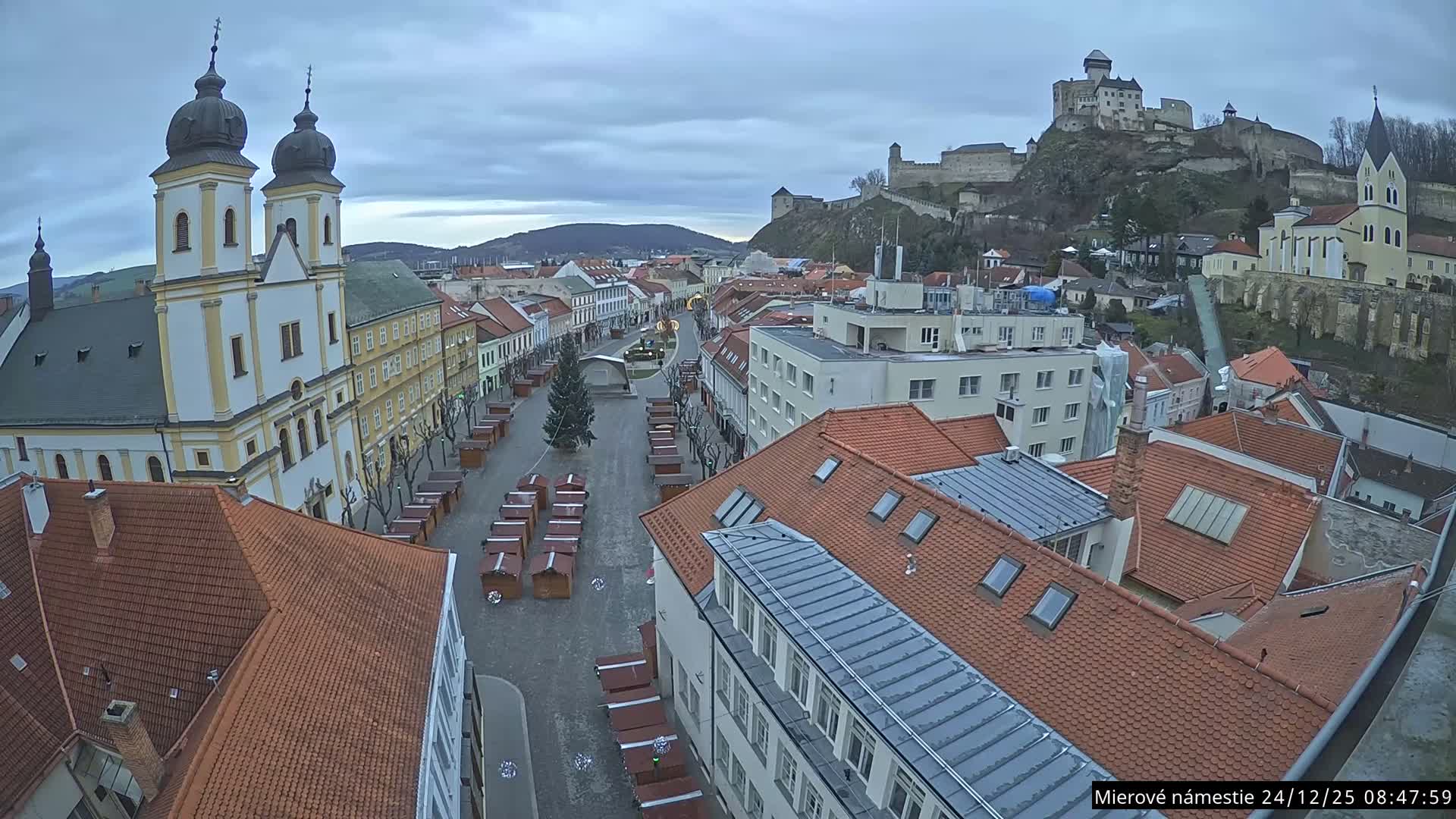 Trenčín, Piaristický kostol sv. Františka Xaverského Church & Trenciansky Hrad (Ttencin Castle) at Mierové námestie Square East View Live Cam - Trencin, Okres Trencin, Slovakia 