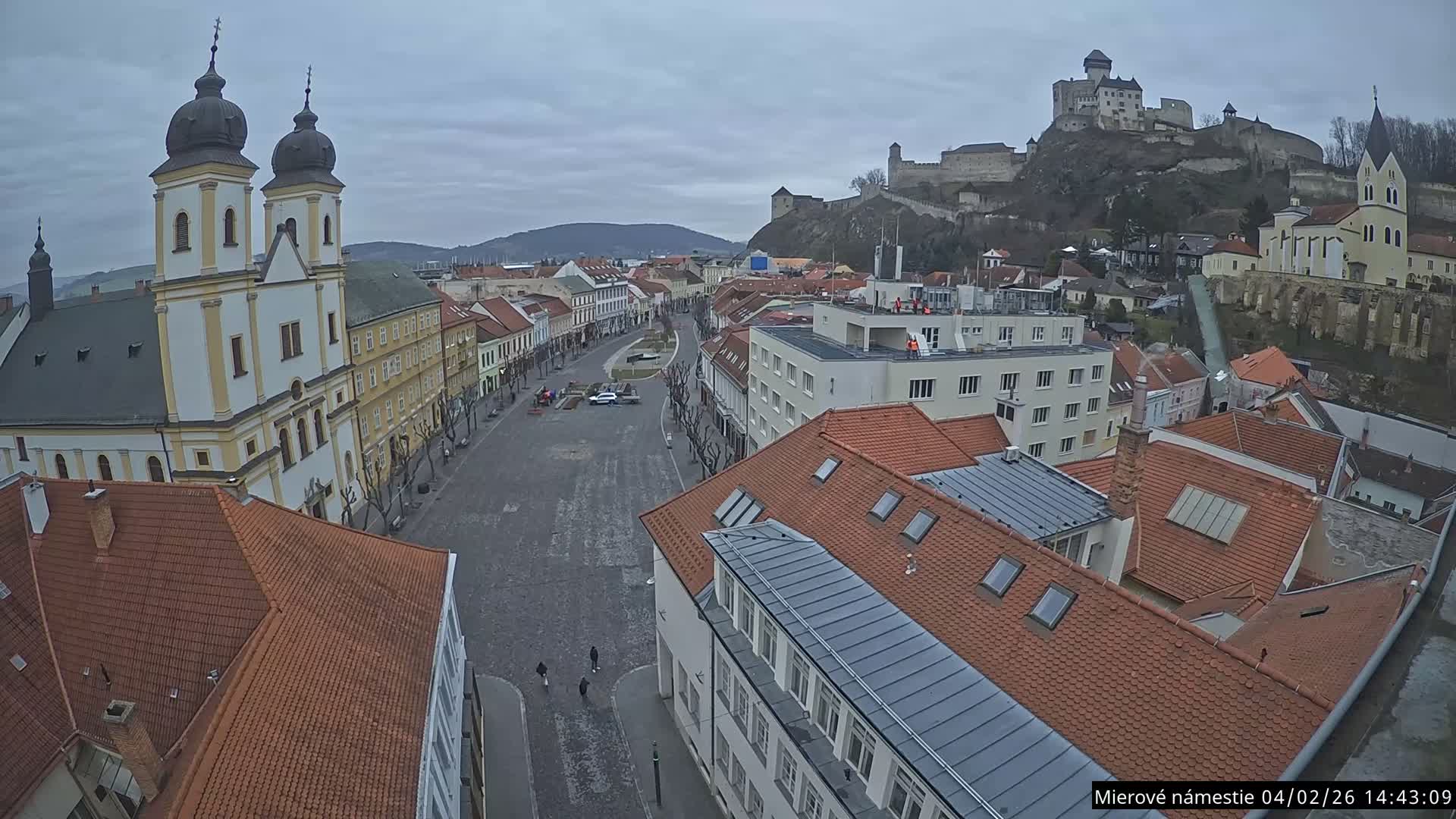 Trenčín, Piaristický kostol sv. Františka Xaverského Church & Trenciansky Hrad (Ttencin Castle) at Mierové námestie Square East View Live Cam - Trencin, Okres Trencin, Slovakia 