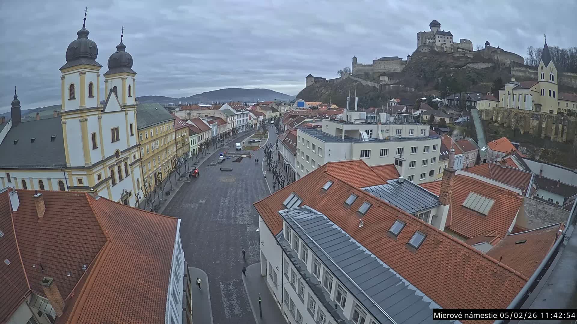 Trenčín, Piaristický kostol sv. Františka Xaverského Church & Trenciansky Hrad (Ttencin Castle) at Mierové námestie Square East View Live Cam - Trencin, Okres Trencin, Slovakia 