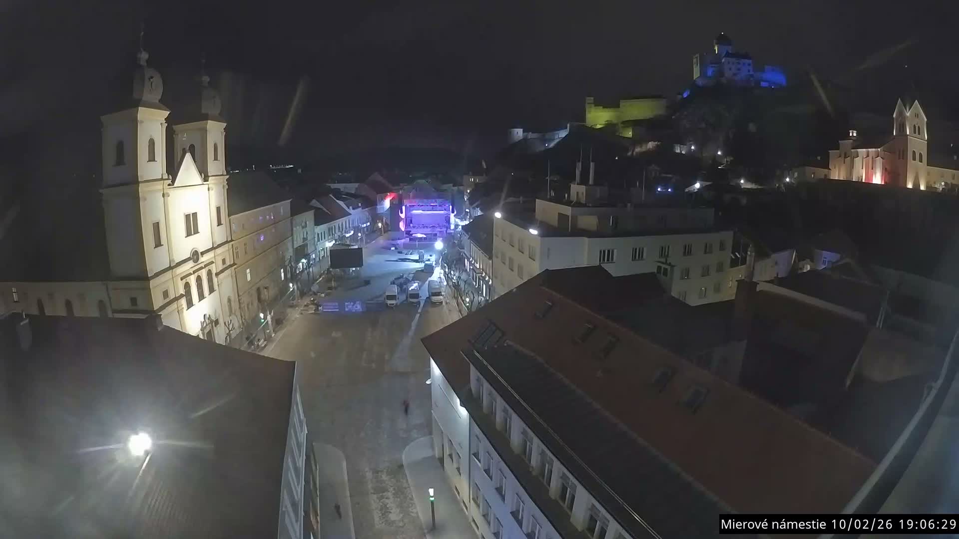 Trenčín, Piaristický kostol sv. Františka Xaverského Church & Trenciansky Hrad (Ttencin Castle) at Mierové námestie Square East View Live Cam - Trencin, Okres Trencin, Slovakia 