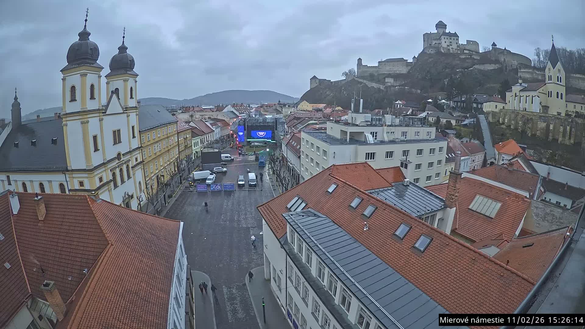 Trenčín, Piaristický kostol sv. Františka Xaverského Church & Trenciansky Hrad (Ttencin Castle) at Mierové námestie Square East View Live Cam - Trencin, Okres Trencin, Slovakia 
