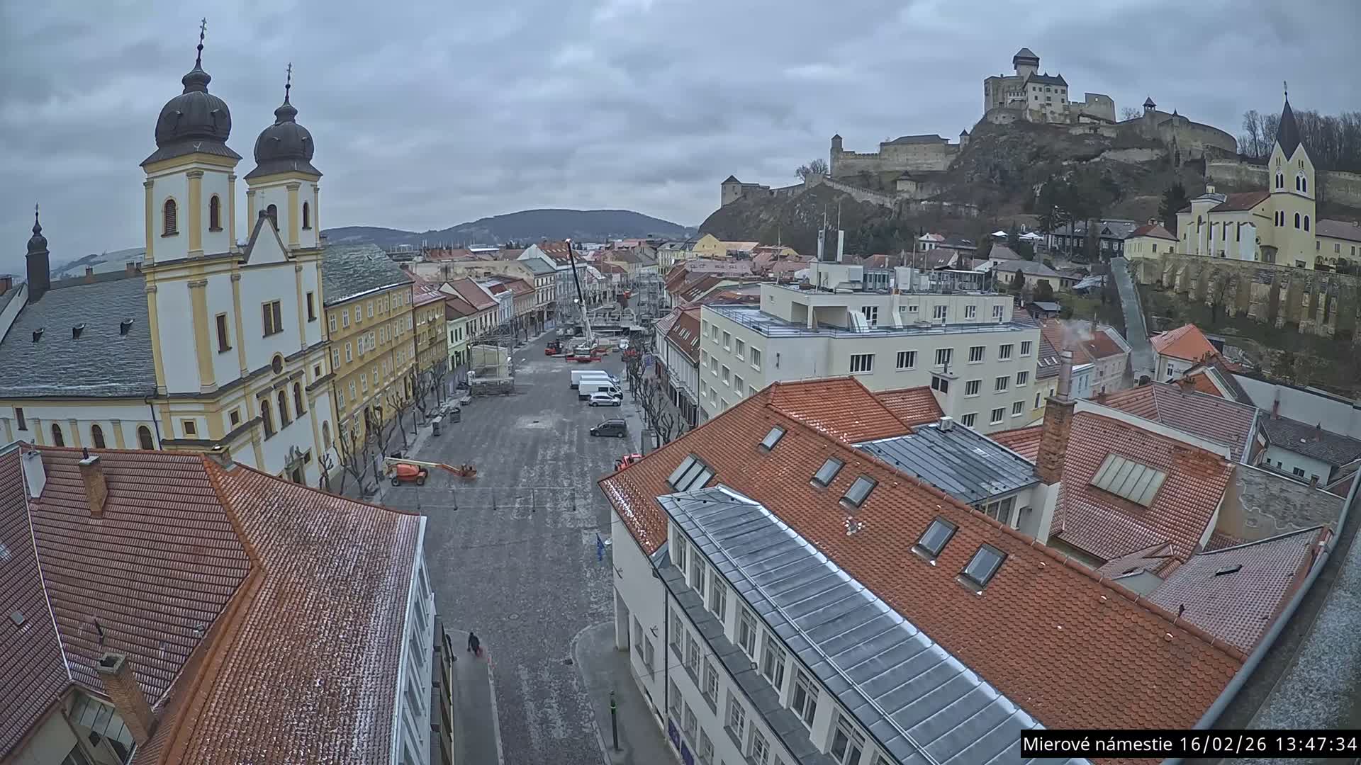 Trenčín, Piaristický kostol sv. Františka Xaverského Church & Trenciansky Hrad (Ttencin Castle) at Mierové námestie Square East View Live Cam - Trencin, Okres Trencin, Slovakia 
