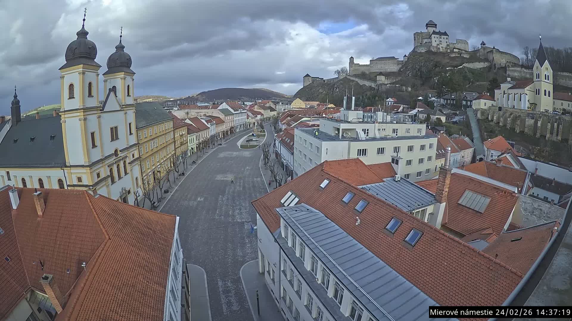 Trenčín, Piaristický kostol sv. Františka Xaverského Church & Trenciansky Hrad (Ttencin Castle) at Mierové námestie Square East View Live Cam - Trencin, Okres Trencin, Slovakia 