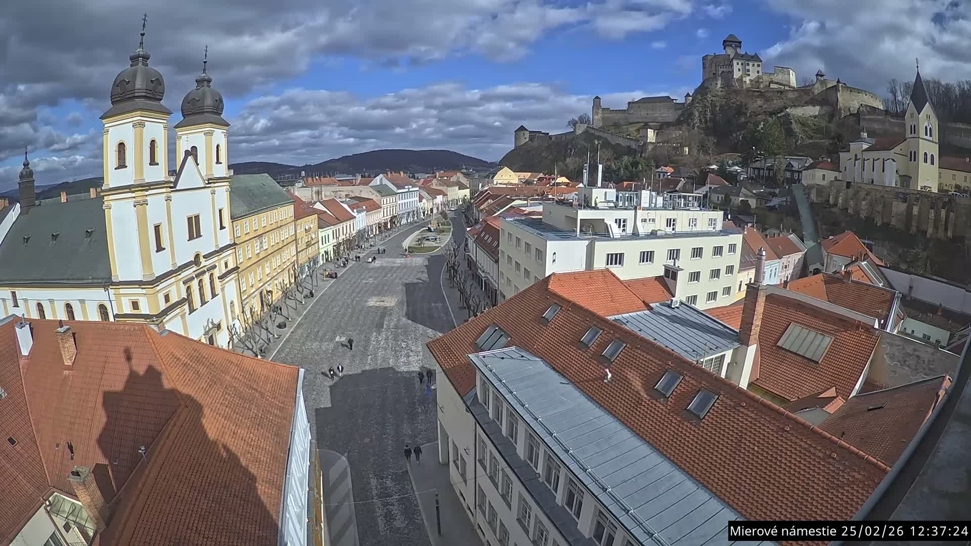 Trenčín, Piaristický kostol sv. Františka Xaverského Church & Trenciansky Hrad (Ttencin Castle) at Mierové námestie Square East View Live Cam - Trencin, Okres Trencin, Slovakia 