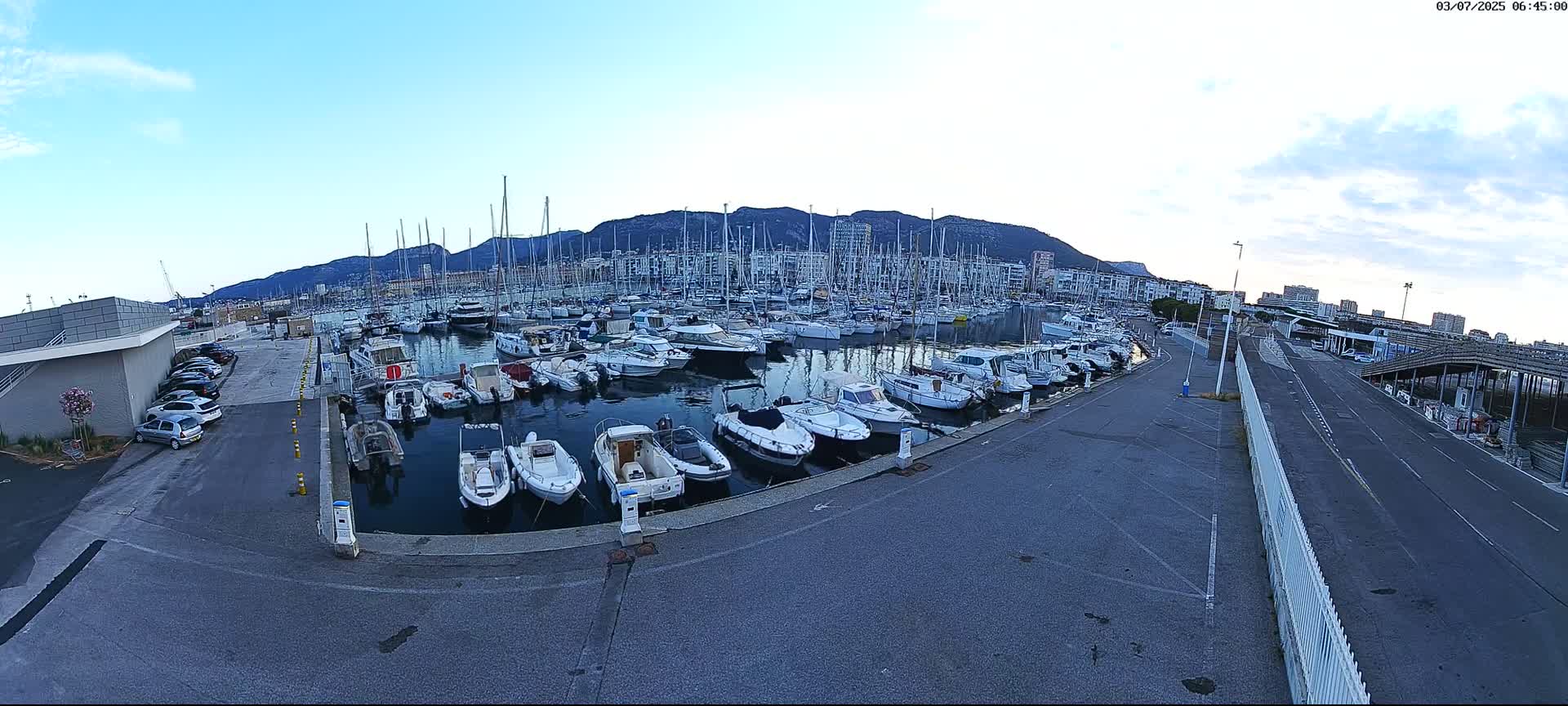 Toulon City & Port Vieille Darse Live Cam - Toulon, Var, Provence-Alpes-Côte d’Azur, France