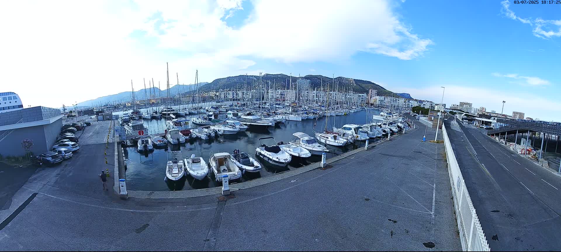 Toulon City & Port Vieille Darse Live Cam - Toulon, Var, Provence-Alpes-Côte d’Azur, France