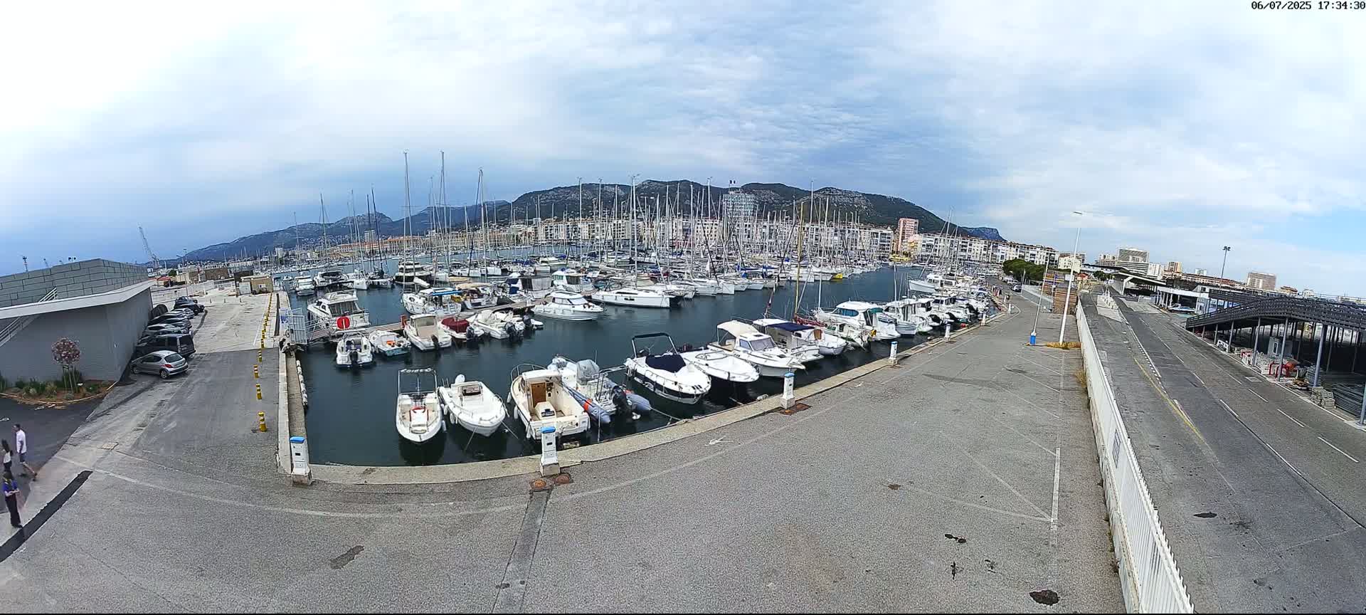 Toulon City & Port Vieille Darse Live Cam - Toulon, Var, Provence-Alpes-Côte d’Azur, France