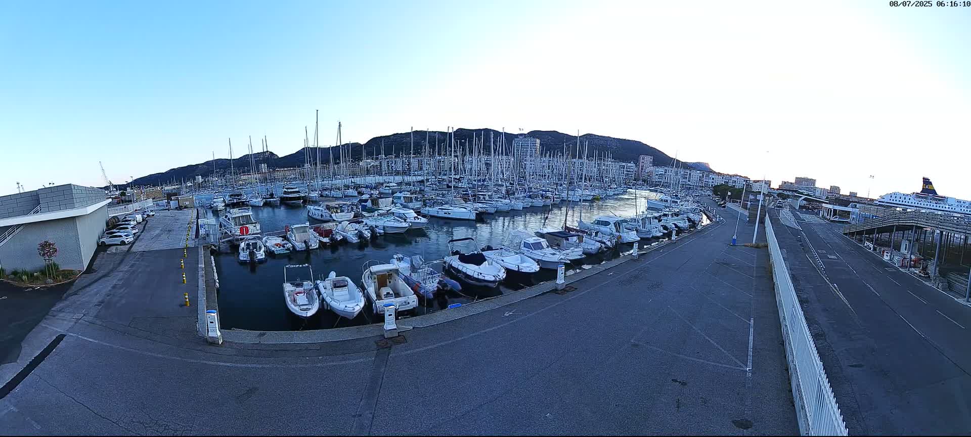 Toulon City & Port Vieille Darse Live Cam - Toulon, Var, Provence-Alpes-Côte d’Azur, France