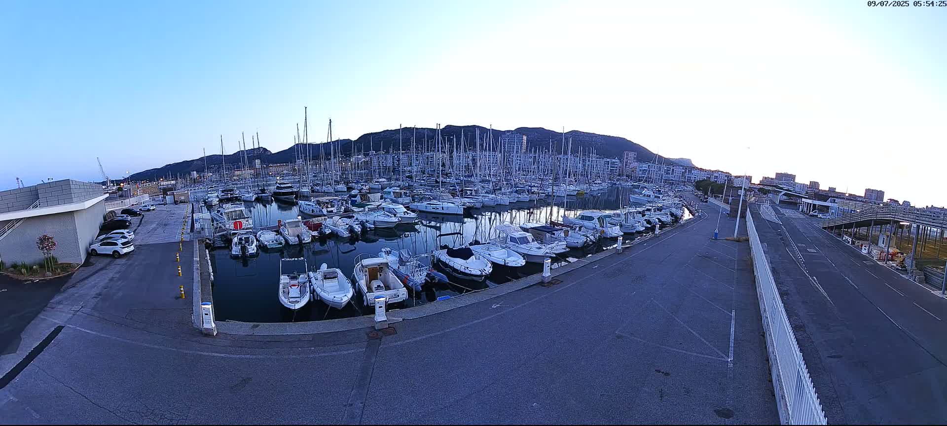 Toulon City & Port Vieille Darse Live Cam - Toulon, Var, Provence-Alpes-Côte d’Azur, France