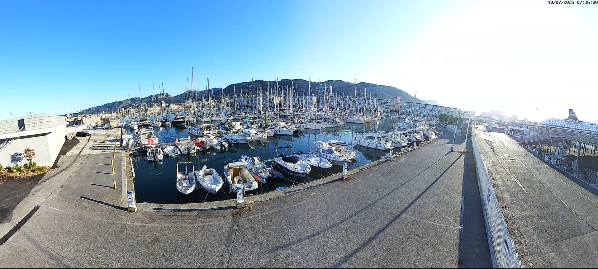 Toulon City & Port Vieille Darse Live Cam - Toulon, Var, Provence-Alpes-Côte d’Azur, France