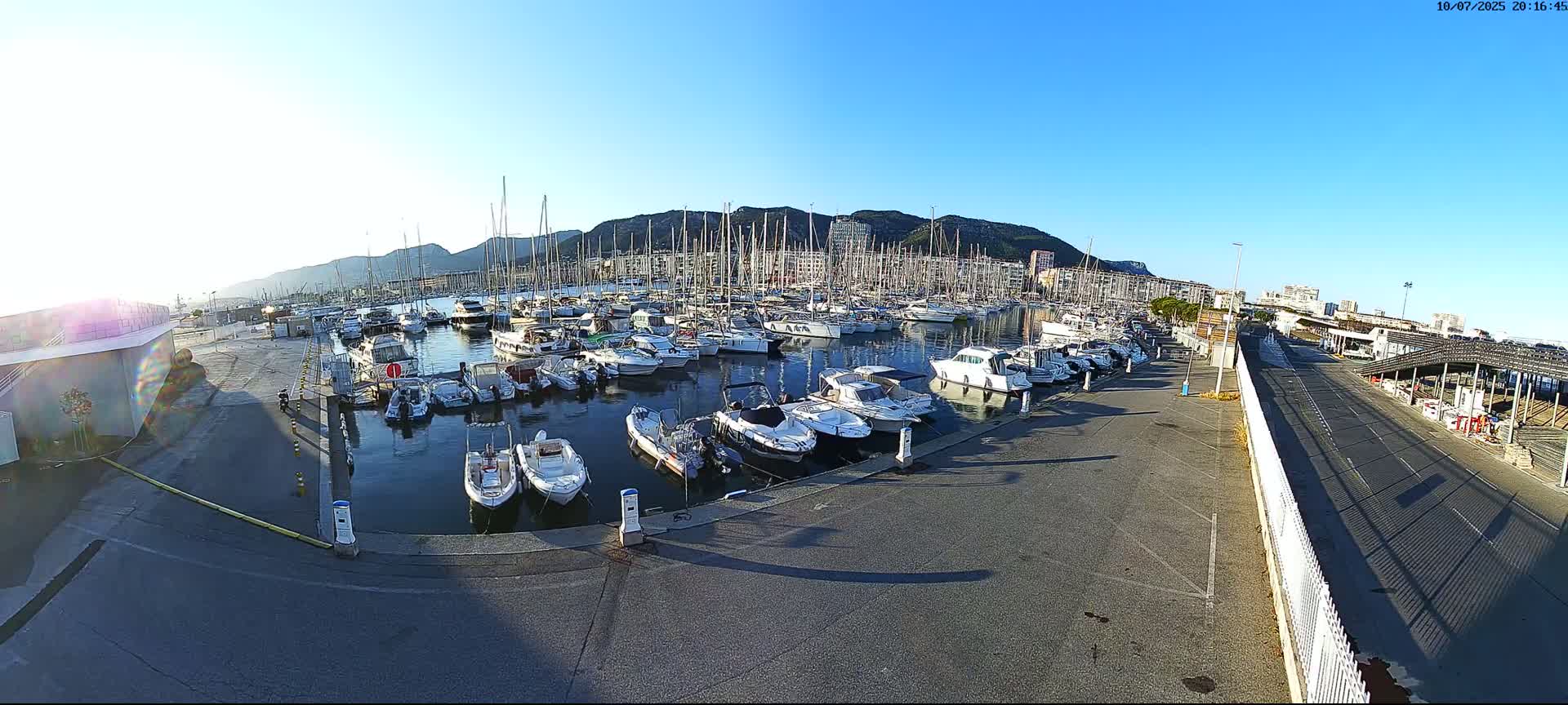Toulon City & Port Vieille Darse Live Cam - Toulon, Var, Provence-Alpes-Côte d’Azur, France