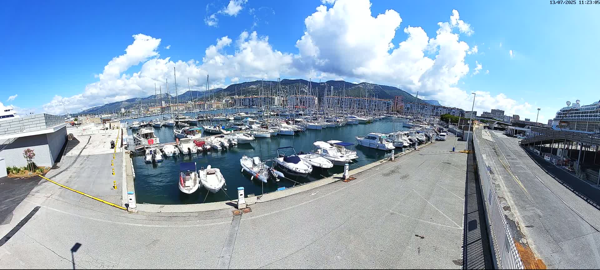 Toulon City & Port Vieille Darse Live Cam - Toulon, Var, Provence-Alpes-Côte d’Azur, France