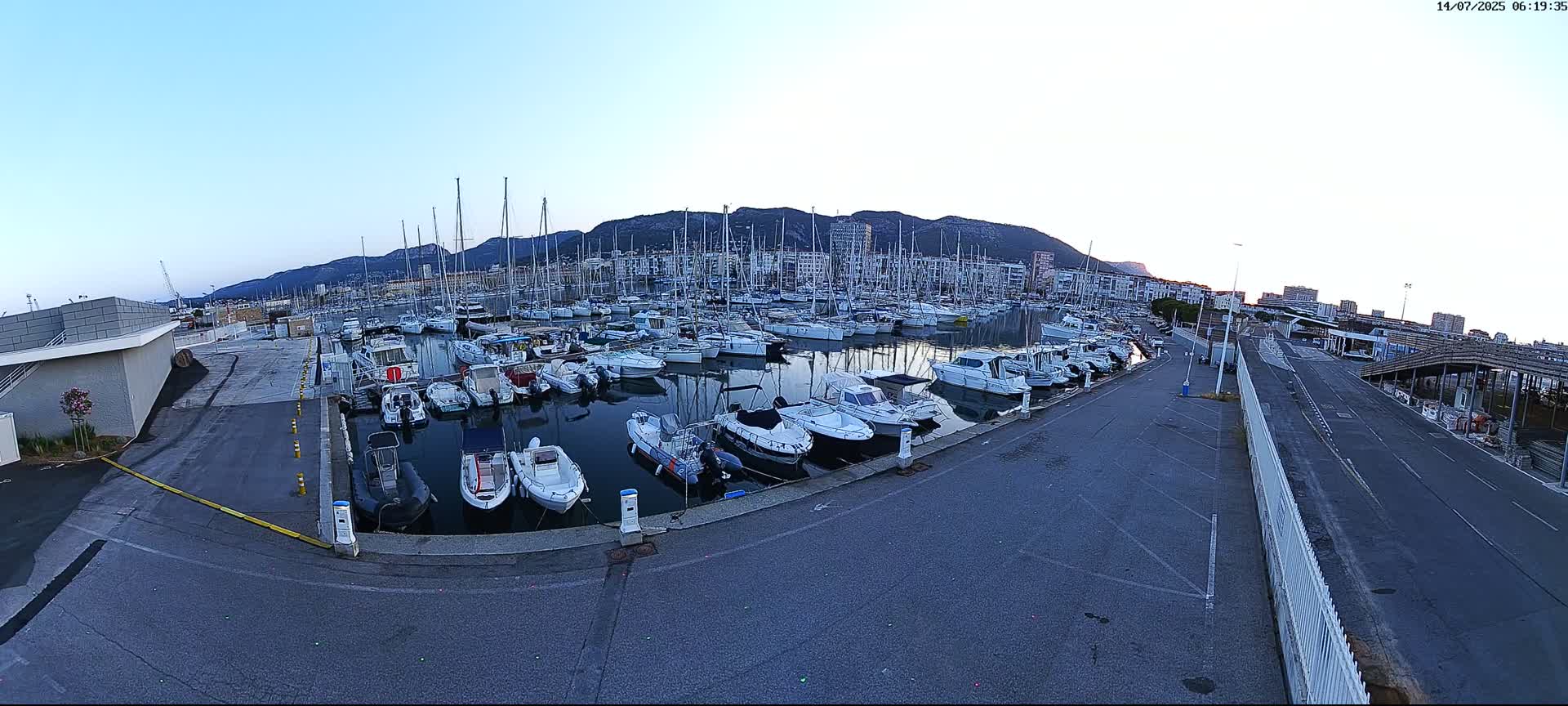 Toulon City & Port Vieille Darse Live Cam - Toulon, Var, Provence-Alpes-Côte d’Azur, France