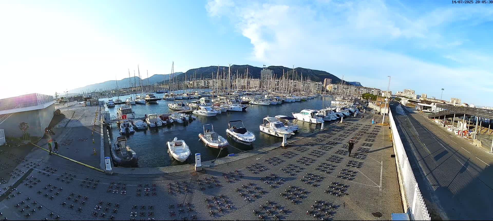 Toulon City & Port Vieille Darse Live Cam - Toulon, Var, Provence-Alpes-Côte d’Azur, France