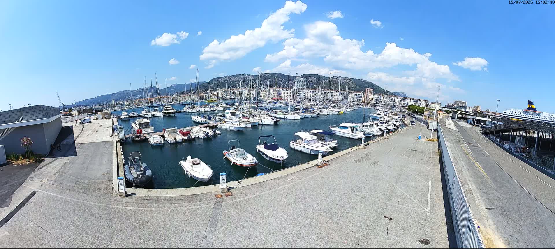 Toulon City & Port Vieille Darse Live Cam - Toulon, Var, Provence-Alpes-Côte d’Azur, France
