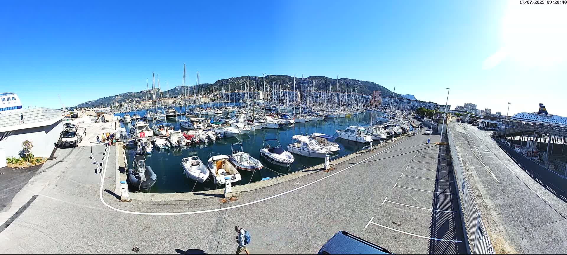 Toulon City & Port Vieille Darse Live Cam - Toulon, Var, Provence-Alpes-Côte d’Azur, France