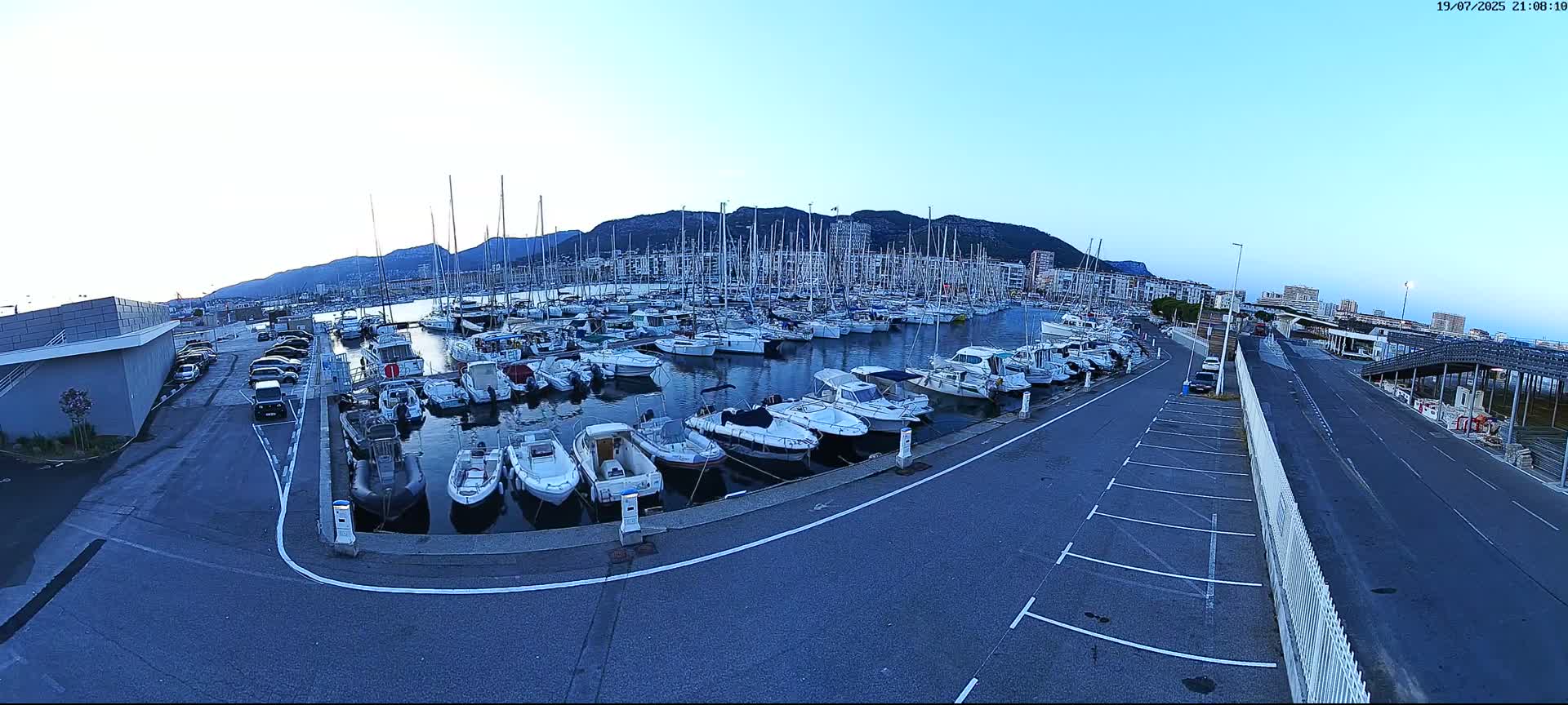 Toulon City & Port Vieille Darse Live Cam - Toulon, Var, Provence-Alpes-Côte d’Azur, France