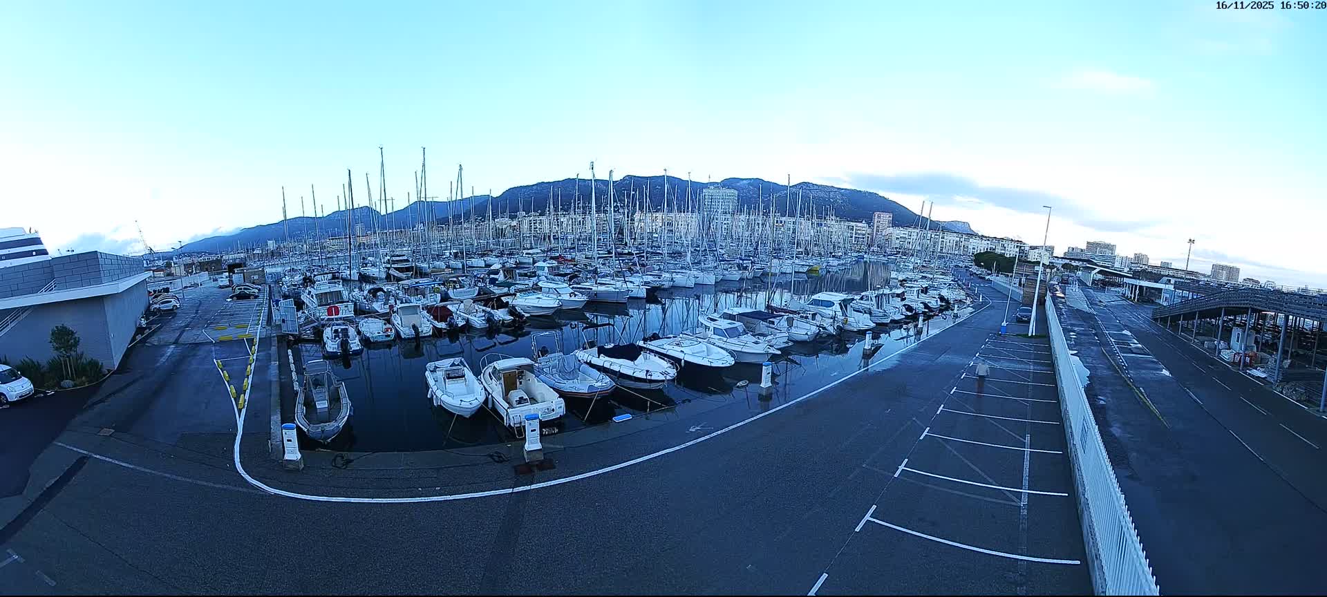 Toulon City & Port Vieille Darse Live Cam - Toulon, Var, Provence-Alpes-Côte d’Azur, France