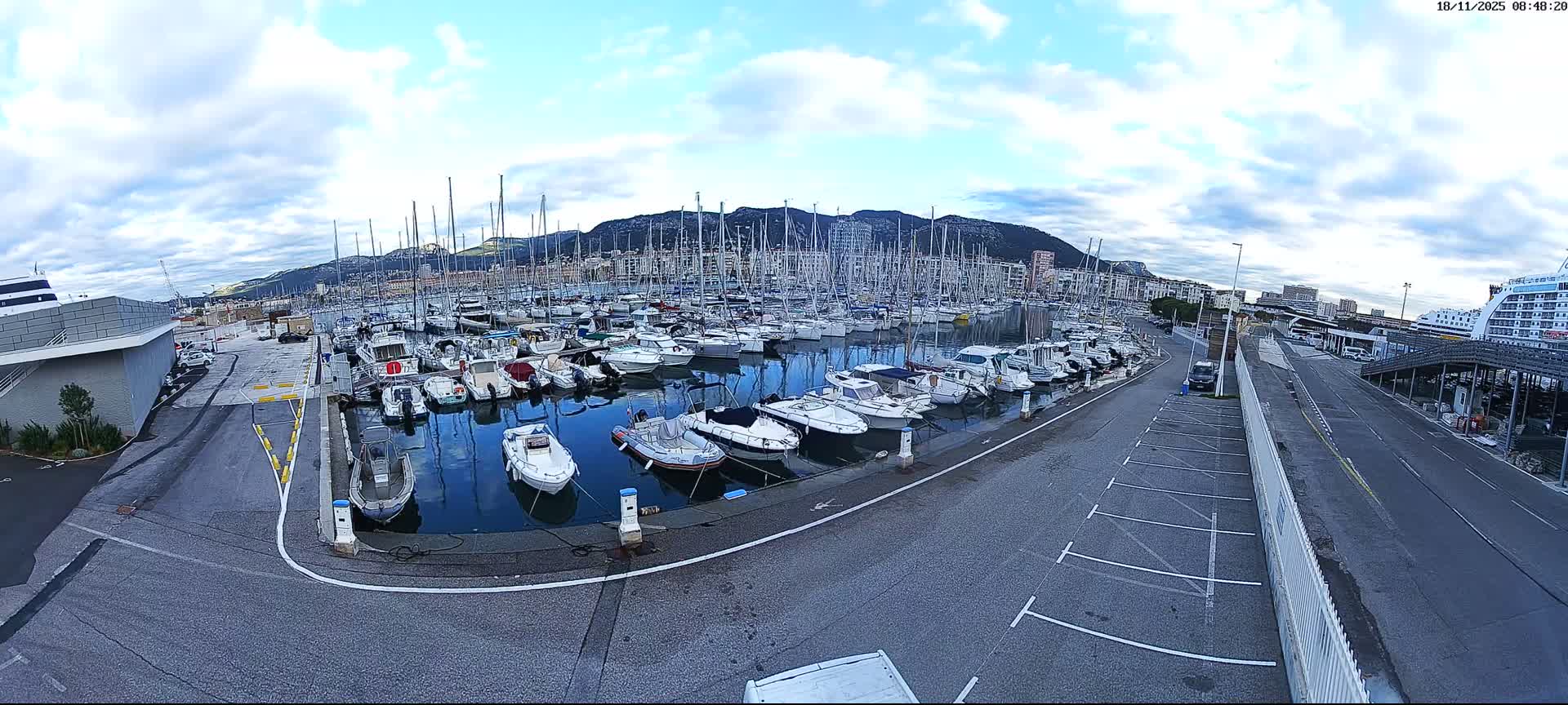Toulon City & Port Vieille Darse Live Cam - Toulon, Var, Provence-Alpes-Côte d’Azur, France