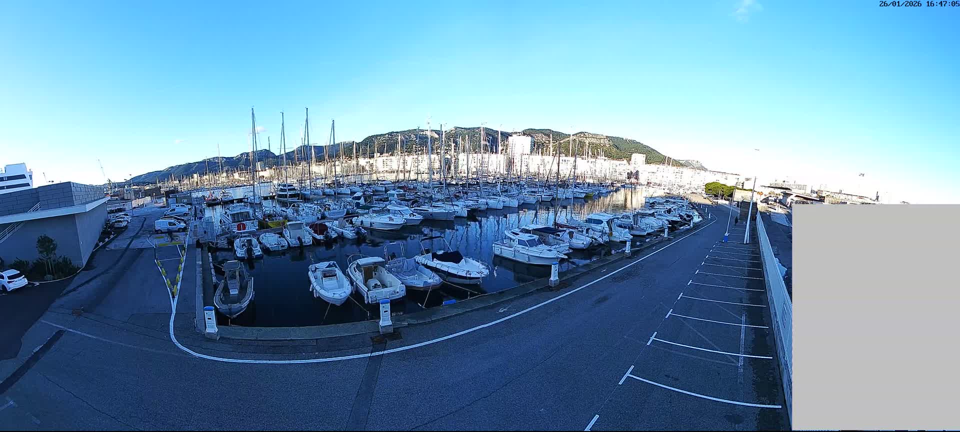 Toulon City & Port Vieille Darse Live Cam - Toulon, Var, Provence-Alpes-Côte d’Azur, France