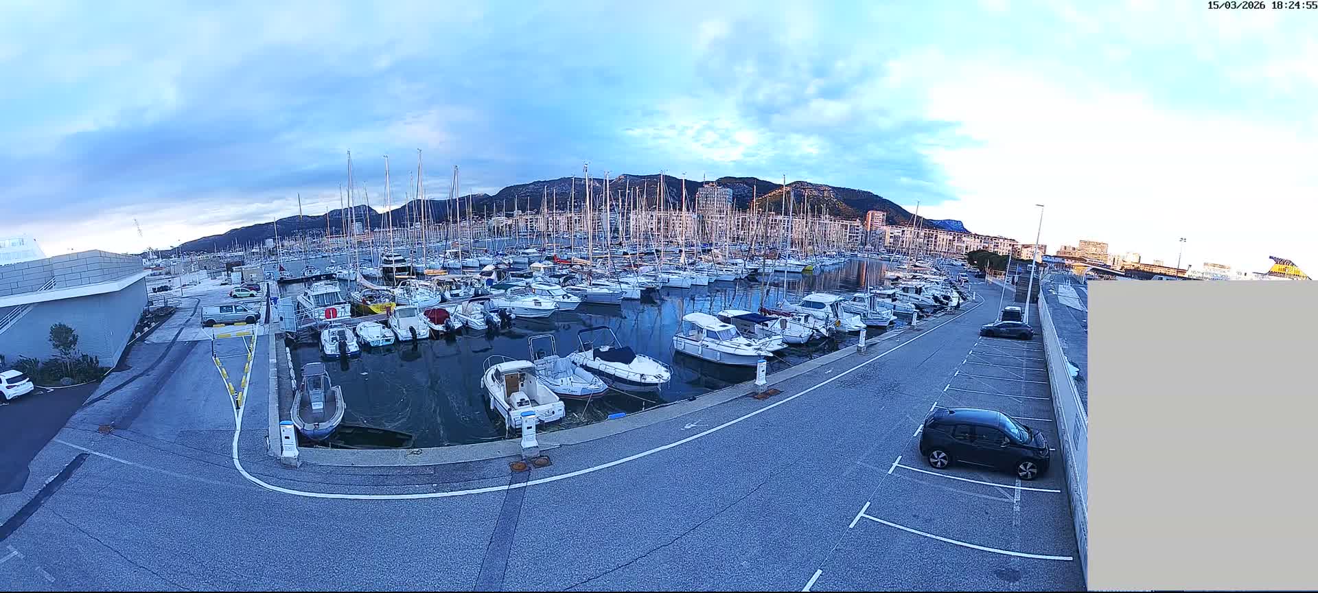 Toulon City & Port Vieille Darse Live Cam - Toulon, Var, Provence-Alpes-Côte d’Azur, France