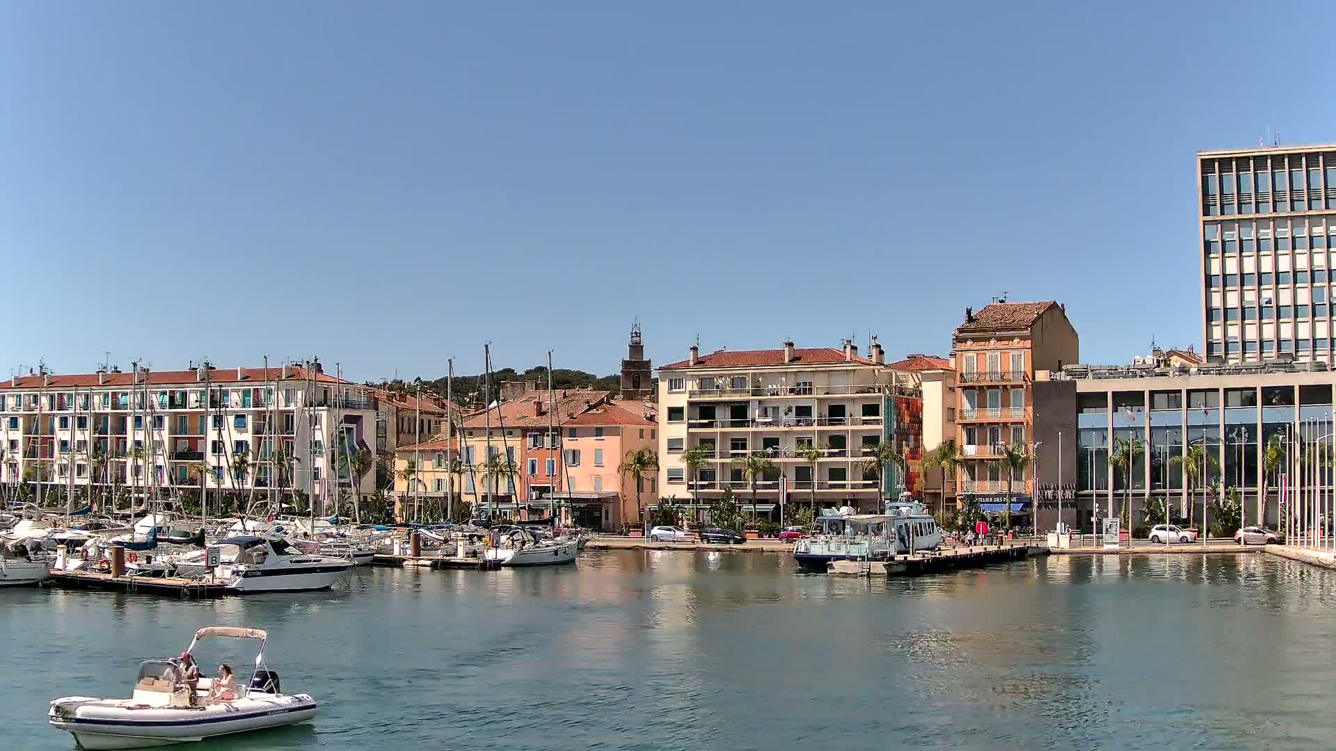 La Seyne-Sur-Mer & Toulon City View from La Seyne- Sur-Mer Port Live Cam - Toulon, Var, Provence-Alpes-Côte d’Azur, France