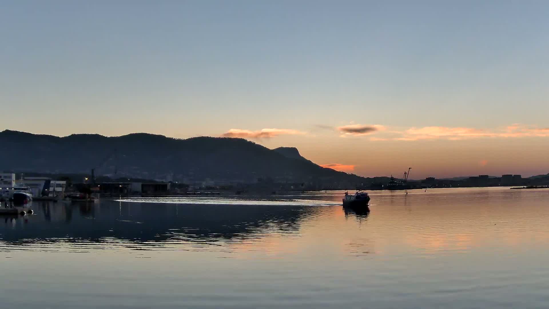 La Seyne-Sur-Mer & Toulon City View from La Seyne- Sur-Mer Port Live Cam - Toulon, Var, Provence-Alpes-Côte d’Azur, France