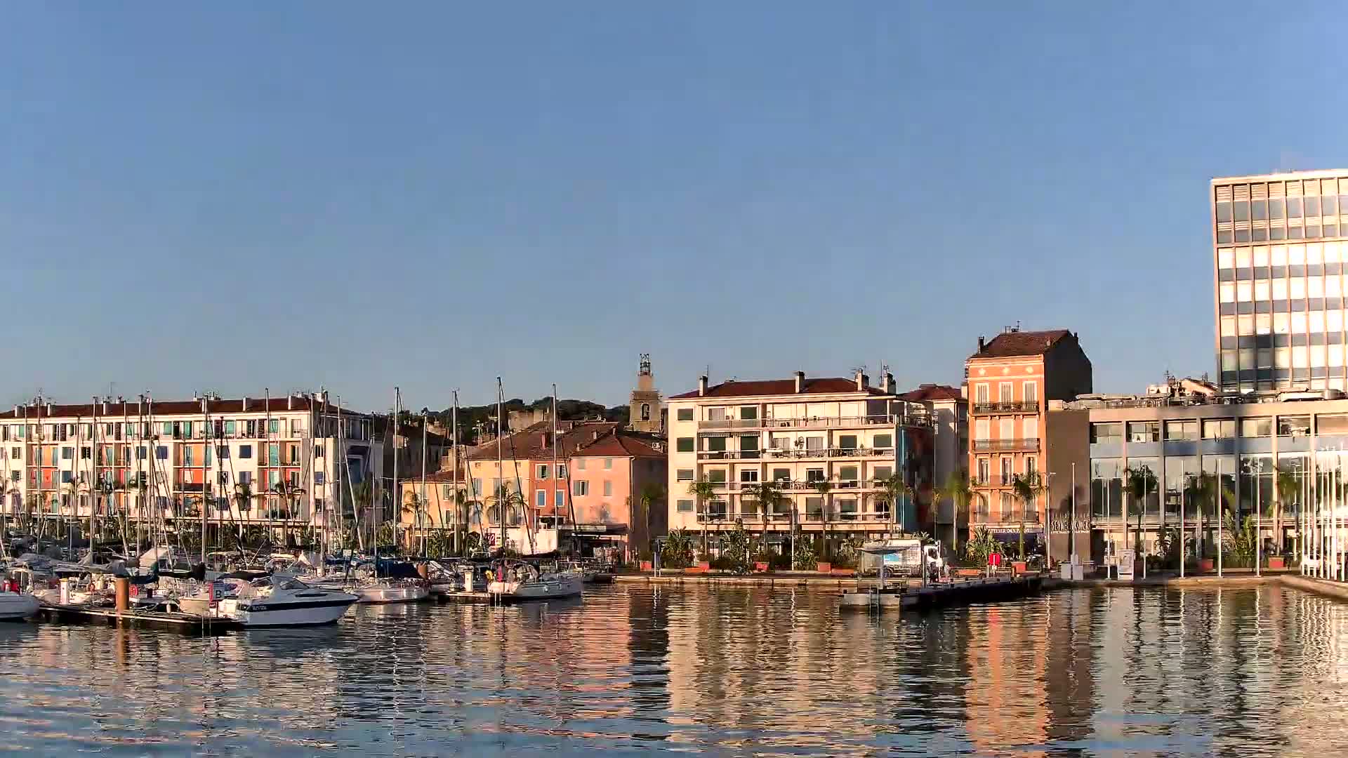 La Seyne-Sur-Mer & Toulon City View from La Seyne- Sur-Mer Port Live Cam - Toulon, Var, Provence-Alpes-Côte d’Azur, France