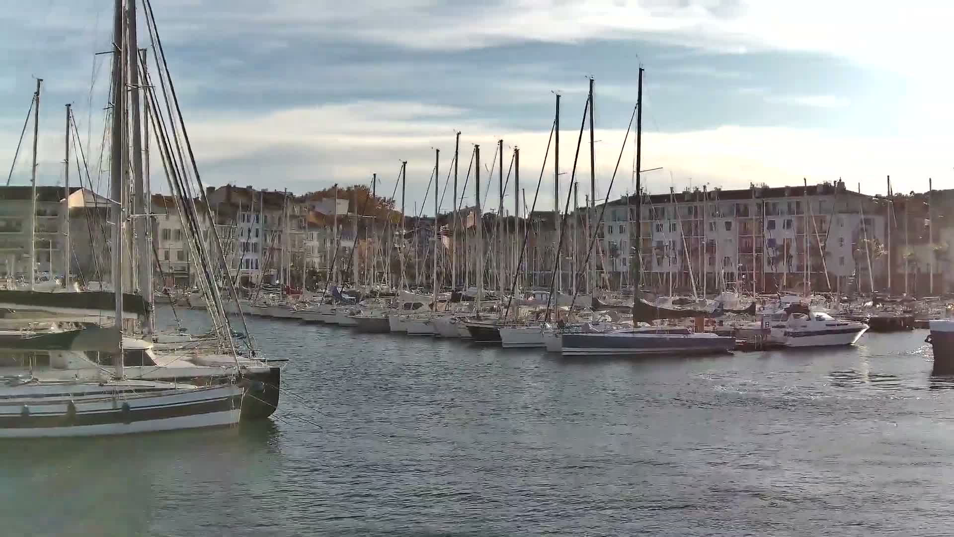 La Seyne-Sur-Mer & Toulon City View from La Seyne- Sur-Mer Port Live Cam - Toulon, Var, Provence-Alpes-Côte d’Azur, France