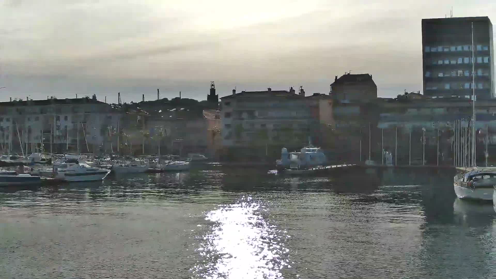 La Seyne-Sur-Mer & Toulon City View from La Seyne- Sur-Mer Port Live Cam - Toulon, Var, Provence-Alpes-Côte d’Azur, France