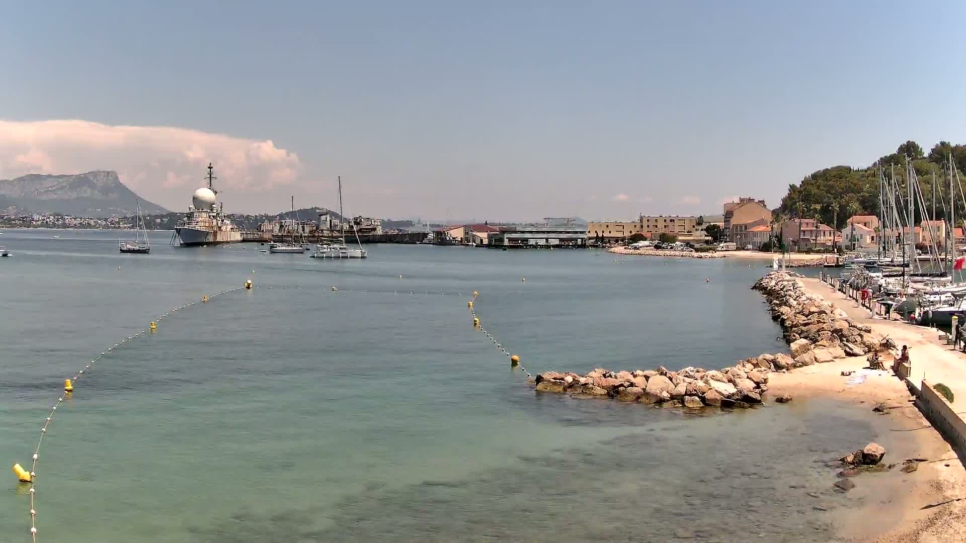 Port de plaisance de Saint-Mandrier-Sur-Mer & Plage de la Vieille/Plage du Canon Beach Live Cam - Toulon, Var, 	Provence-Alpes-Côte d’Azur, France