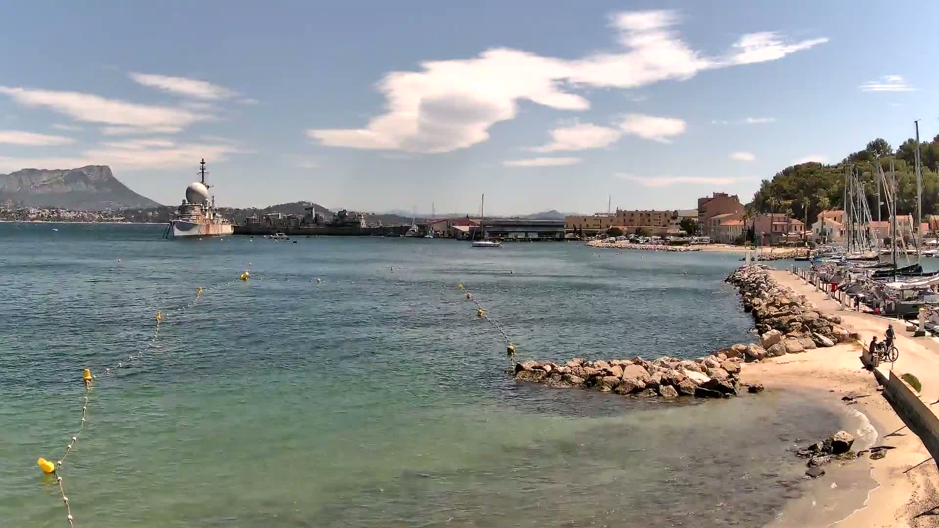 Port de plaisance de Saint-Mandrier-Sur-Mer & Plage de la Vieille/Plage du Canon Beach Live Cam - Toulon, Var, 	Provence-Alpes-Côte d’Azur, France