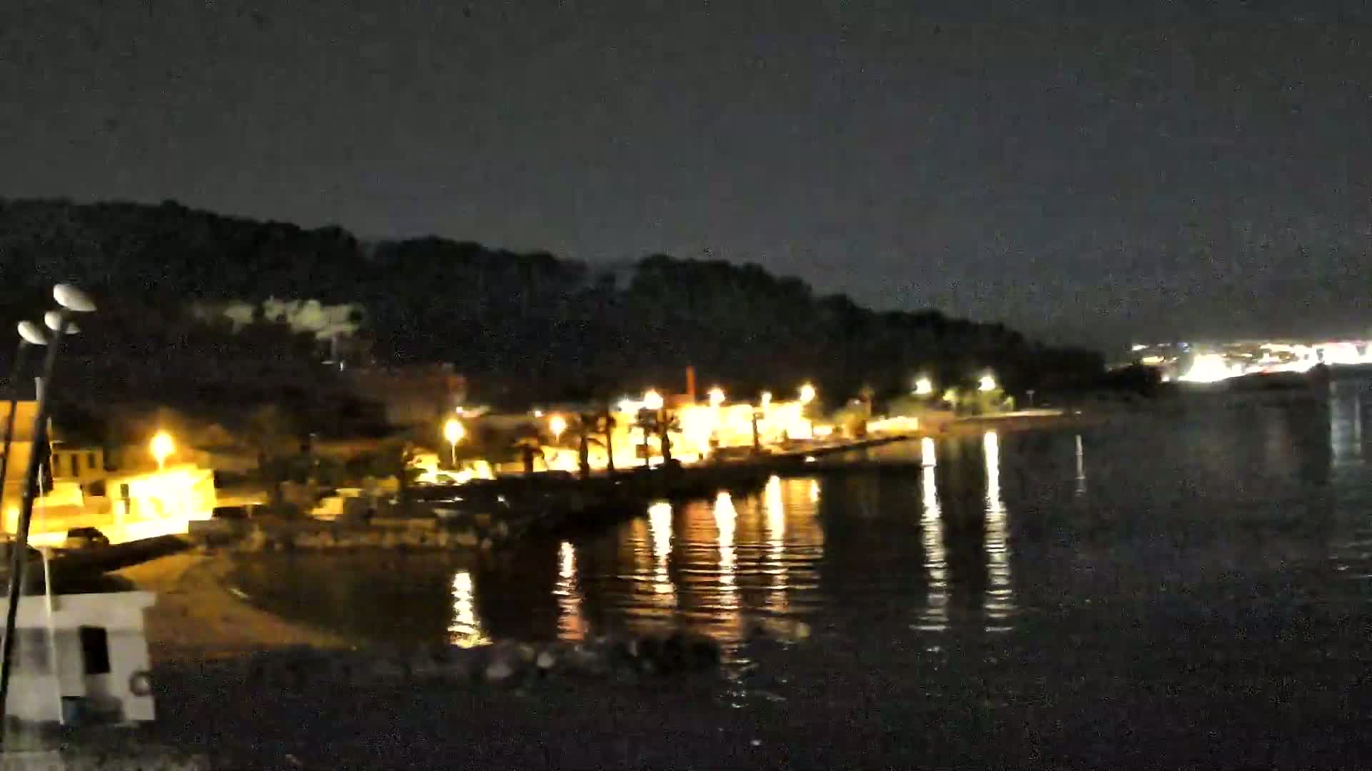 Port de plaisance de Saint-Mandrier-Sur-Mer & Plage de la Vieille/Plage du Canon Beach Live Cam - Toulon, Var, 	Provence-Alpes-Côte d’Azur, France