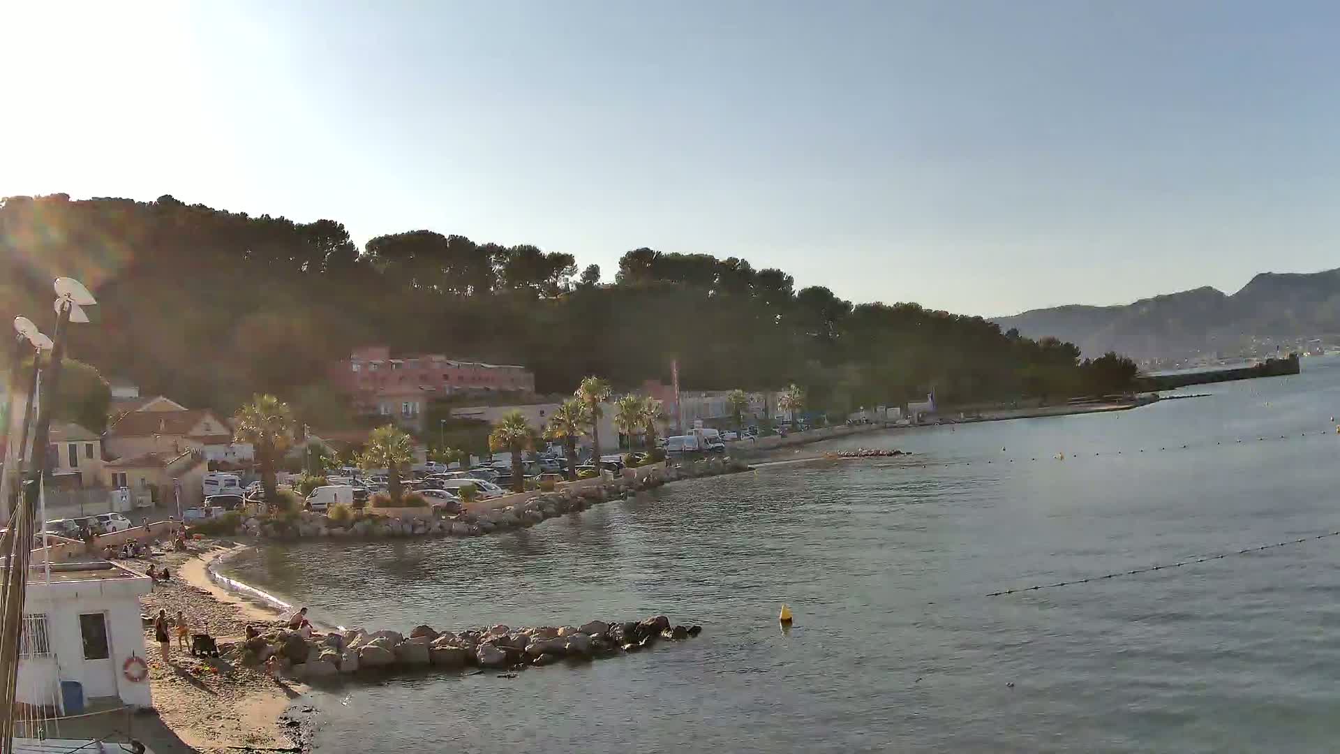 Port de plaisance de Saint-Mandrier-Sur-Mer & Plage de la Vieille/Plage du Canon Beach Live Cam - Toulon, Var, 	Provence-Alpes-Côte d’Azur, France