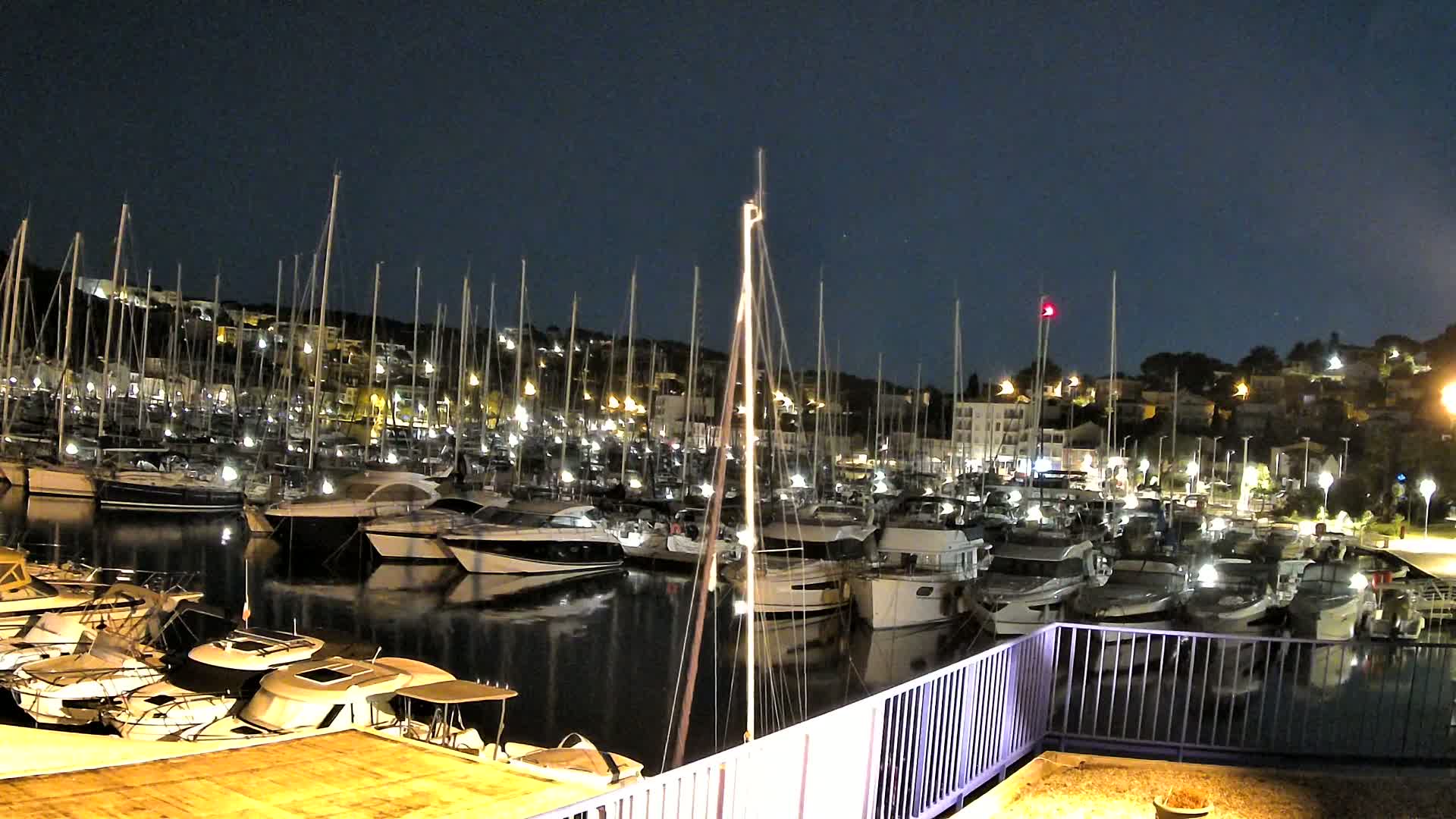 Port de plaisance de Saint-Mandrier-Sur-Mer & Plage de la Vieille/Plage du Canon Beach Live Cam - Toulon, Var, 	Provence-Alpes-Côte d’Azur, France
