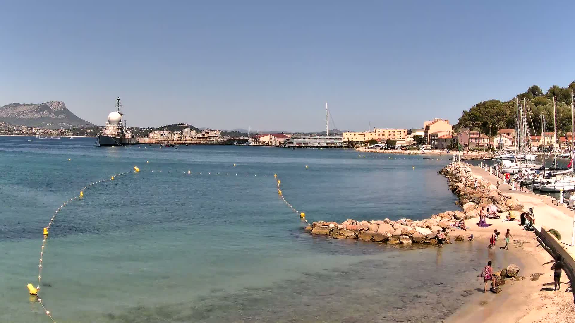Port de plaisance de Saint-Mandrier-Sur-Mer & Plage de la Vieille/Plage du Canon Beach Live Cam - Toulon, Var, 	Provence-Alpes-Côte d’Azur, France